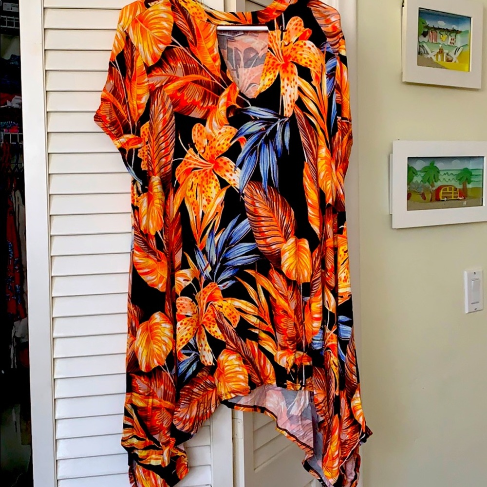 Beautiful tropical pattern shirt.